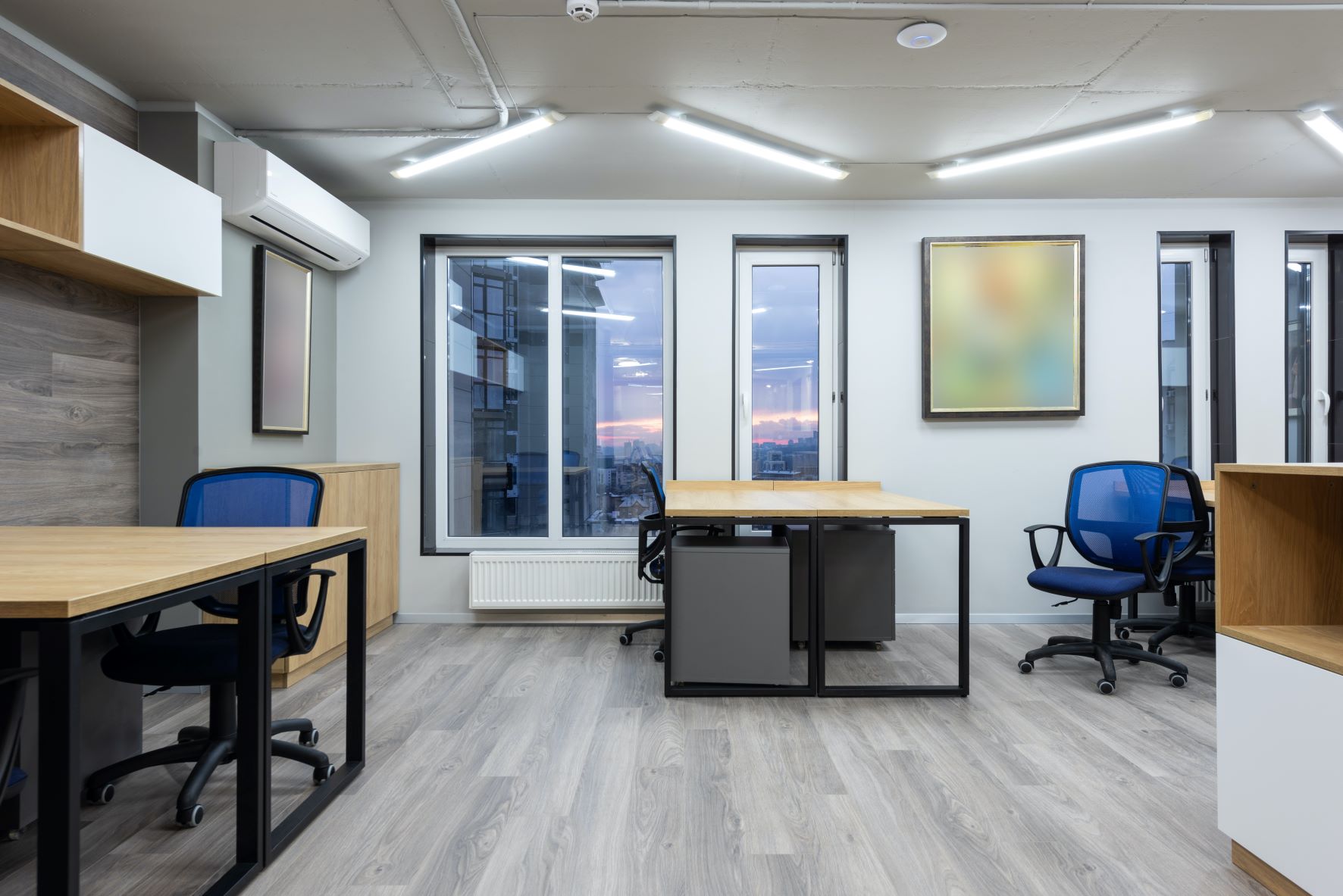 clean office set up