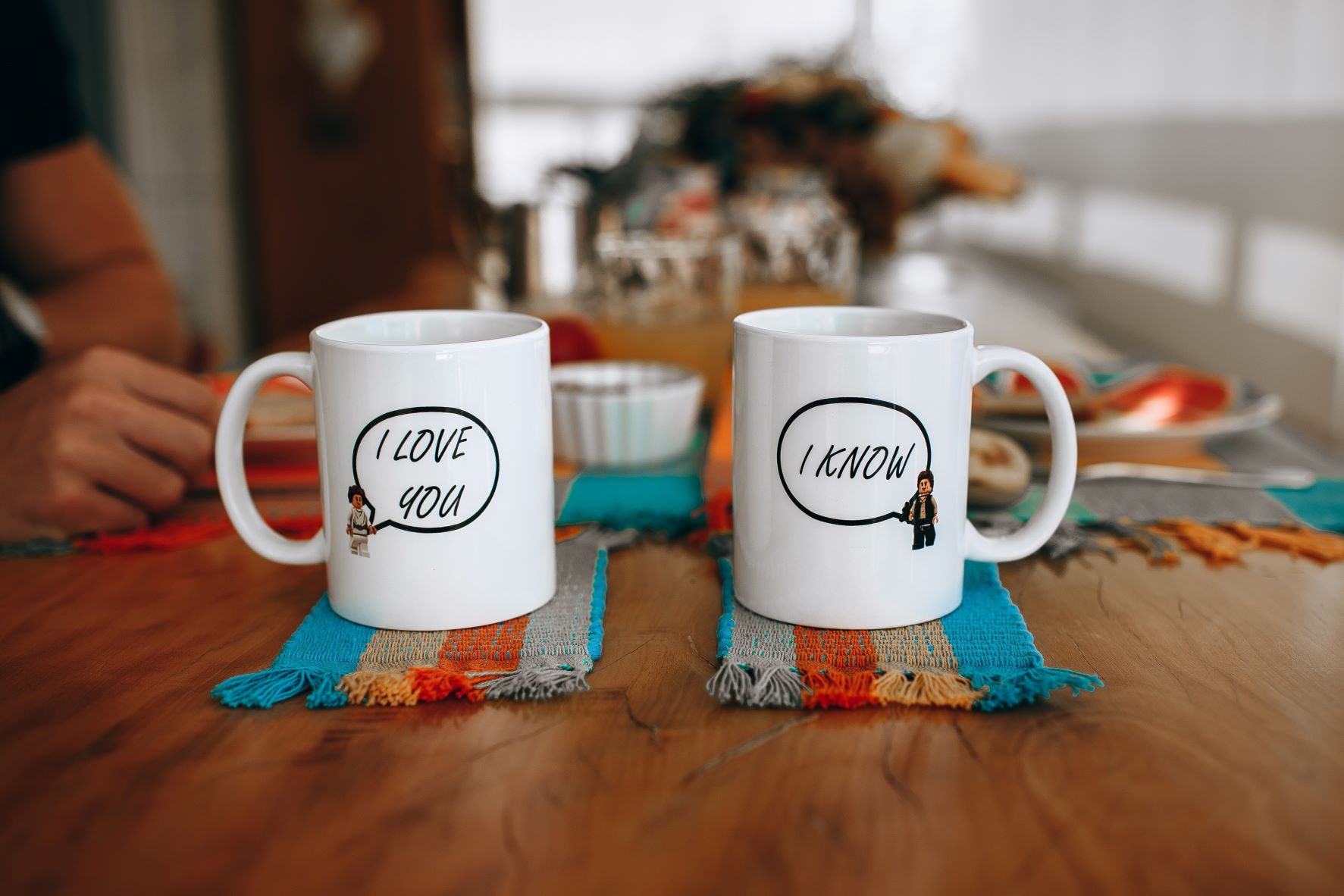 a photo of mugs