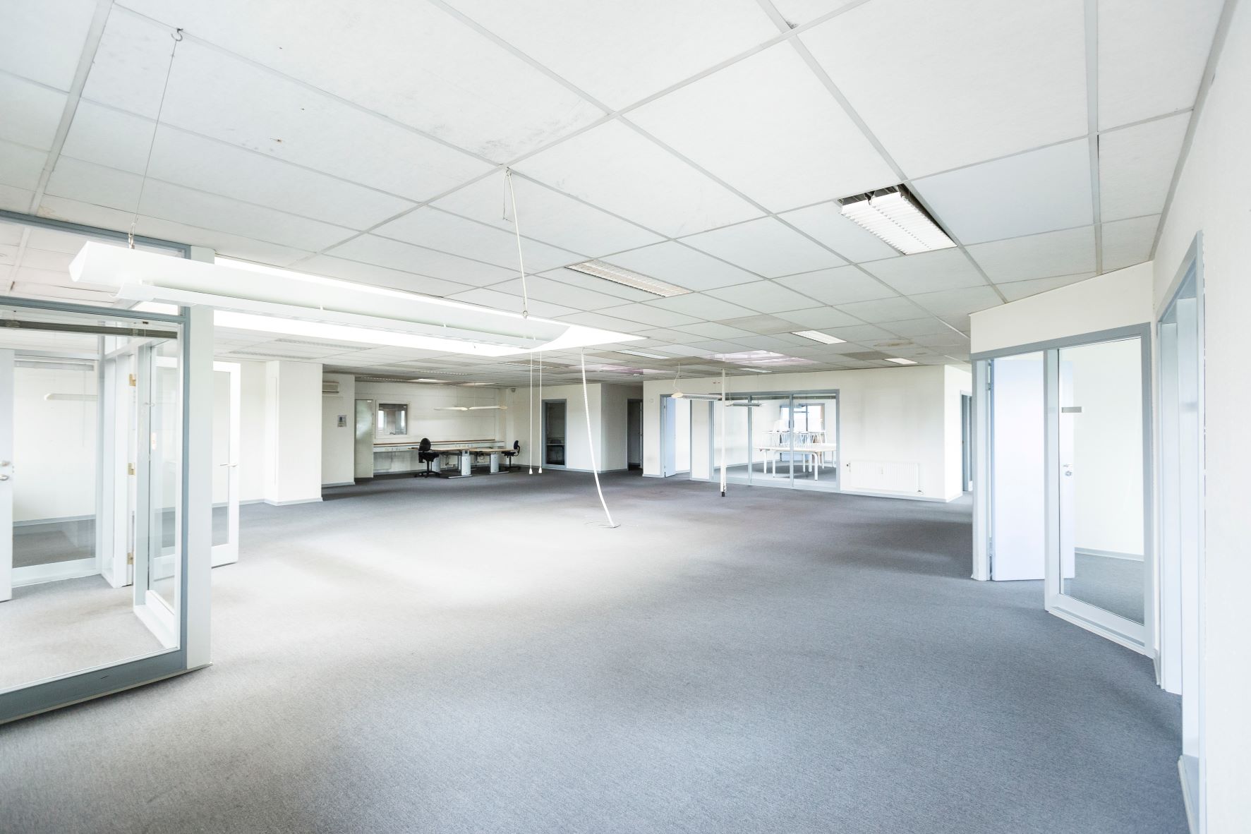 a photo of an office interior