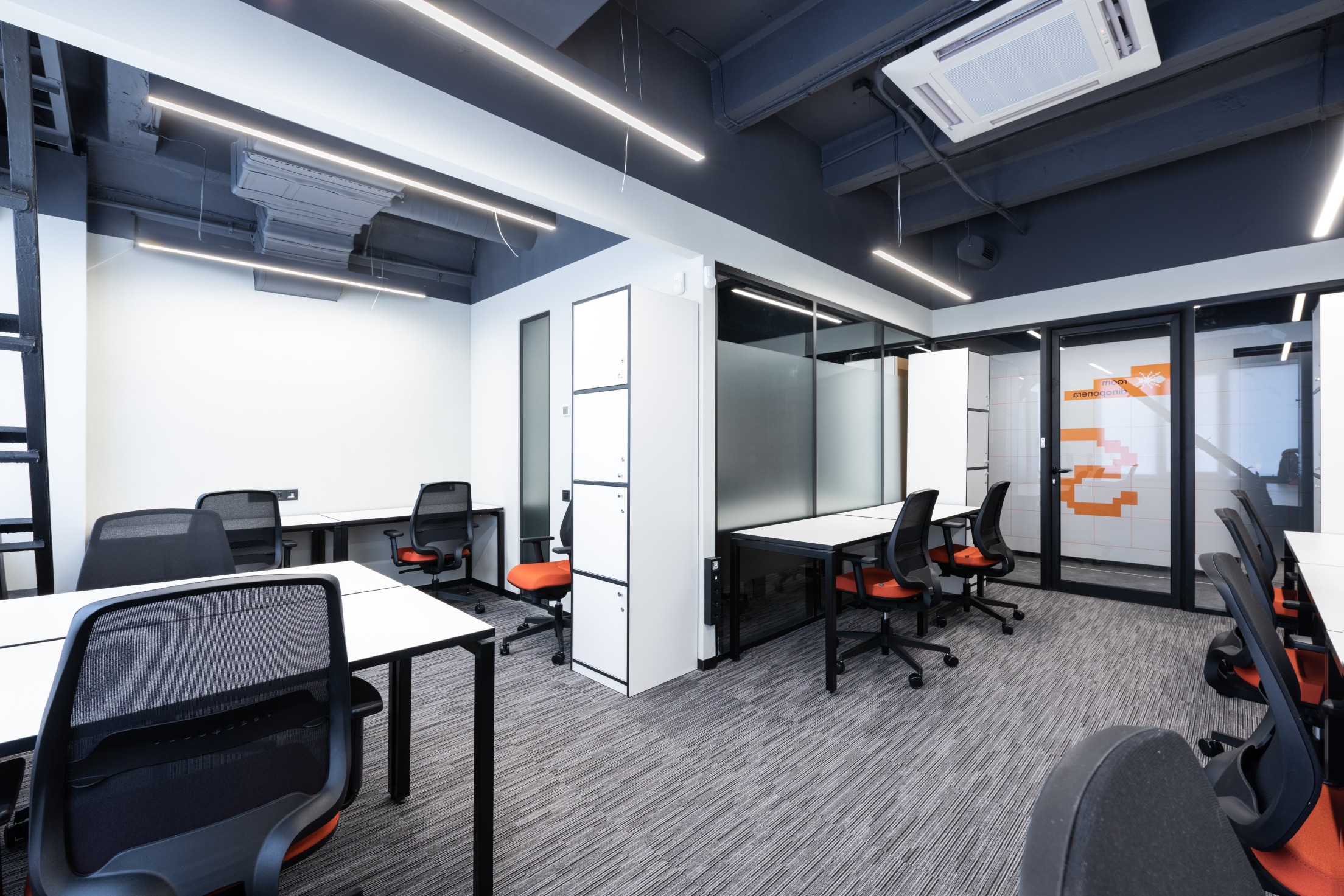 a photo of an office