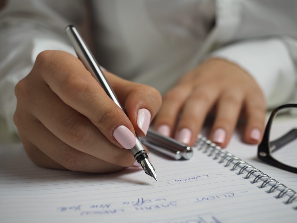woman writing graphology services
