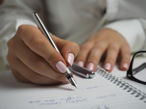 woman writing graphology services
