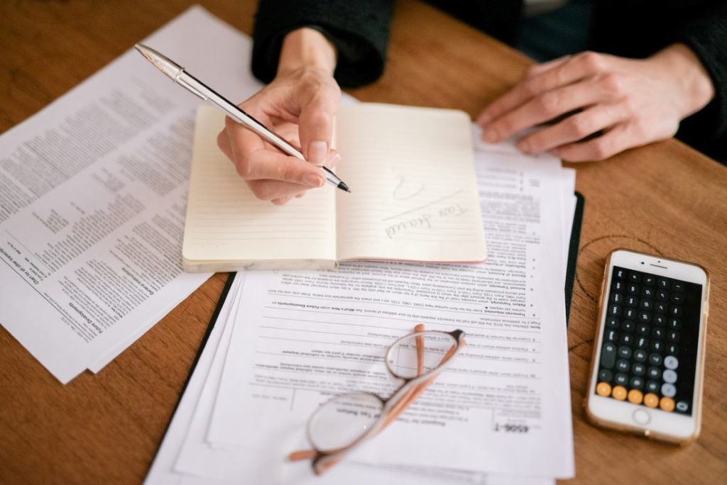 writng down notes on notebook Chapter 7 bankruptcy exemption